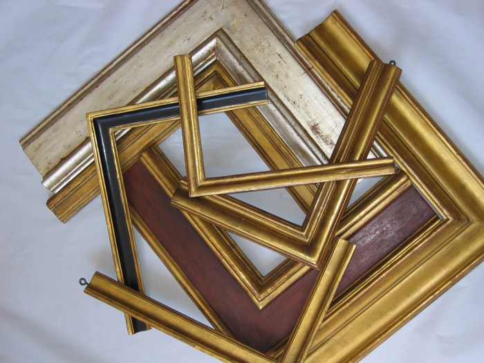 Collection de cadres sur mesure, profils et finitions variés